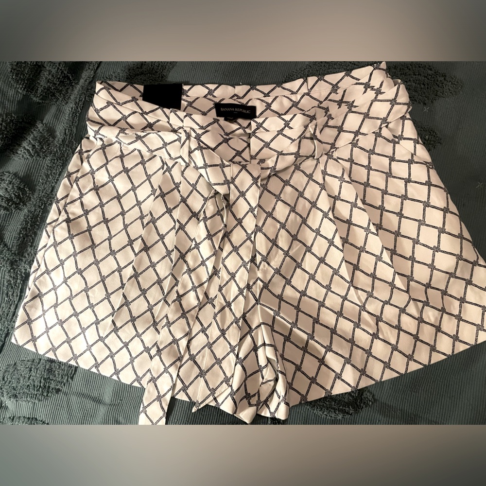 Banana Republic White and Navy Shorts